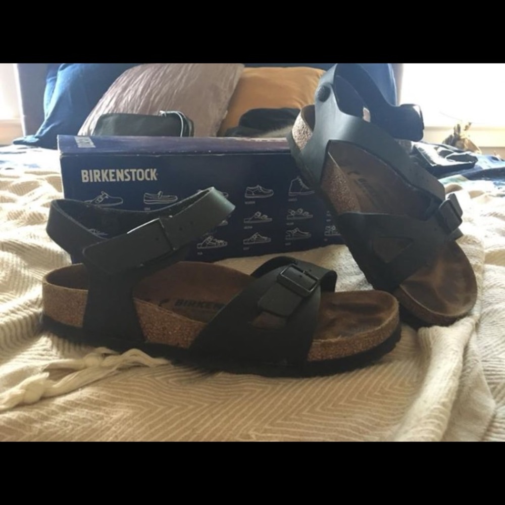 BIRKENSTOCKS BLACK SANDALS EXCELLENT CONDITION